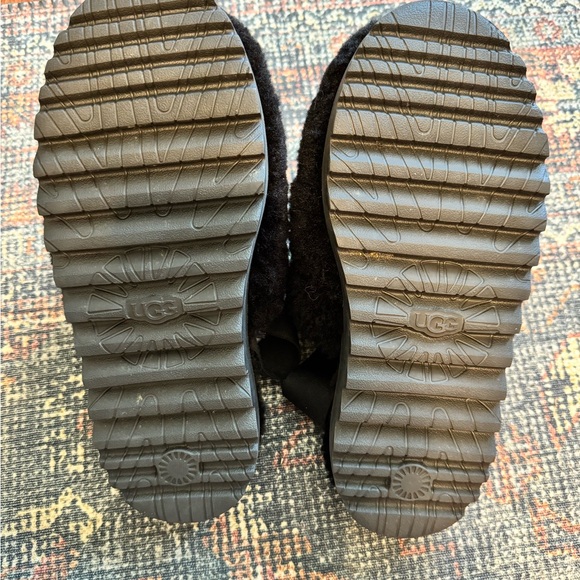 SOLD UGG SUPER FLUFF SLIPPER sz 6 black - Picture 3 of 6
